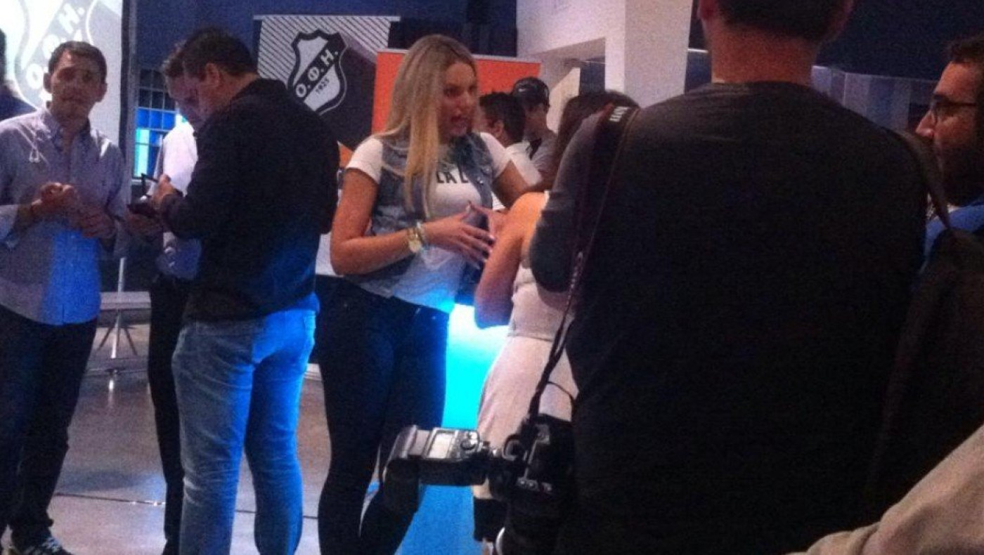 Η ξανθιά καλλονή στην παρουσίαση του ΟΦΗ! (Pics)