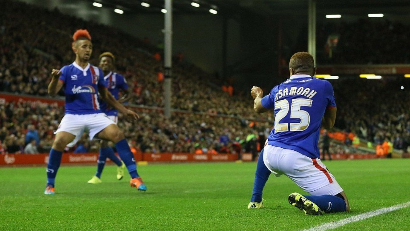 Που πας ρε παλικάρι με τον... πετεινό στο κεφάλι;