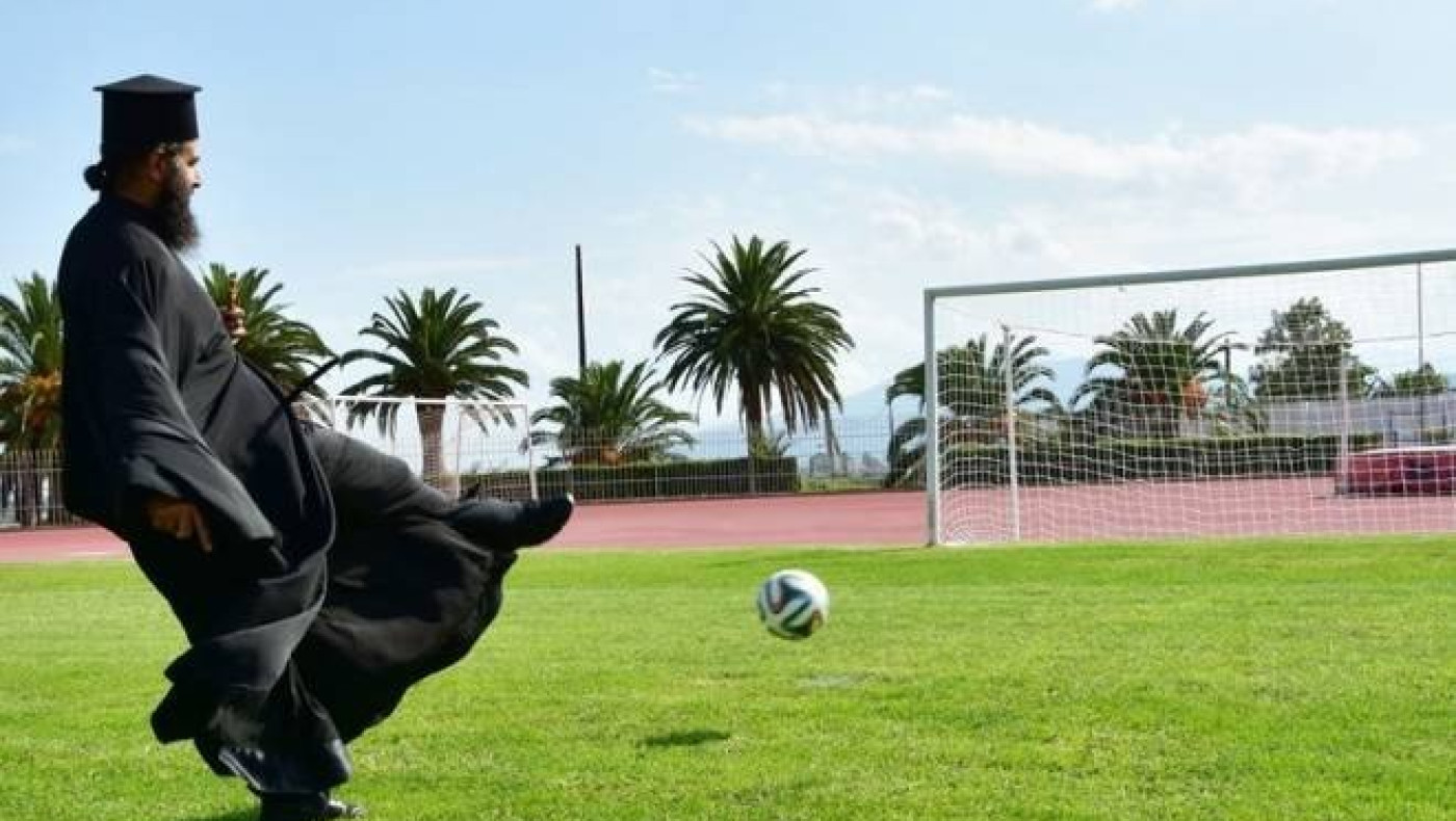 Ο παπάς που έκλεψε την παράσταση στο Αίγιο! (pics/video)