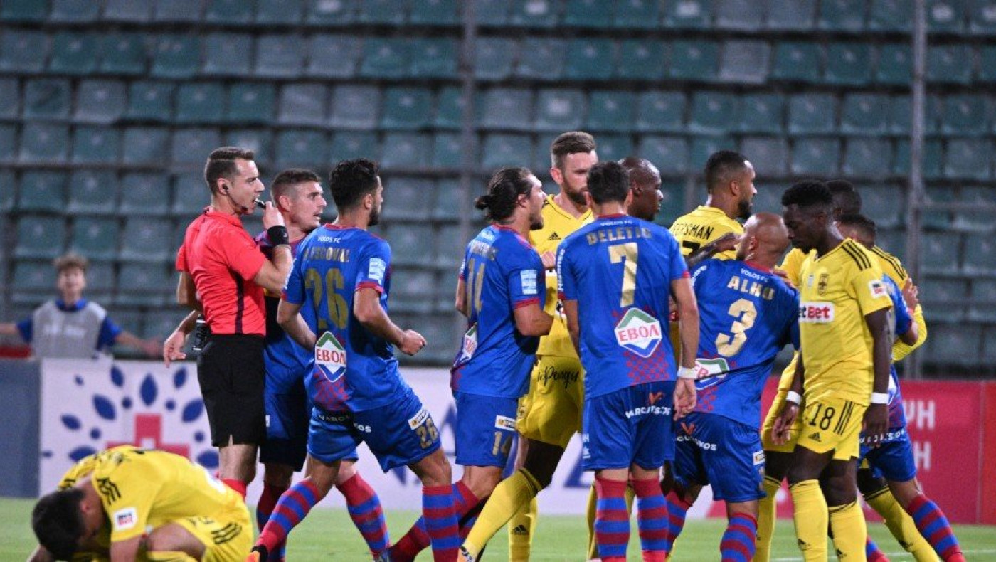 Λάθη στην άμυνα, φλυαρία και πικρή ήττα για τον Άρη στο Βόλο