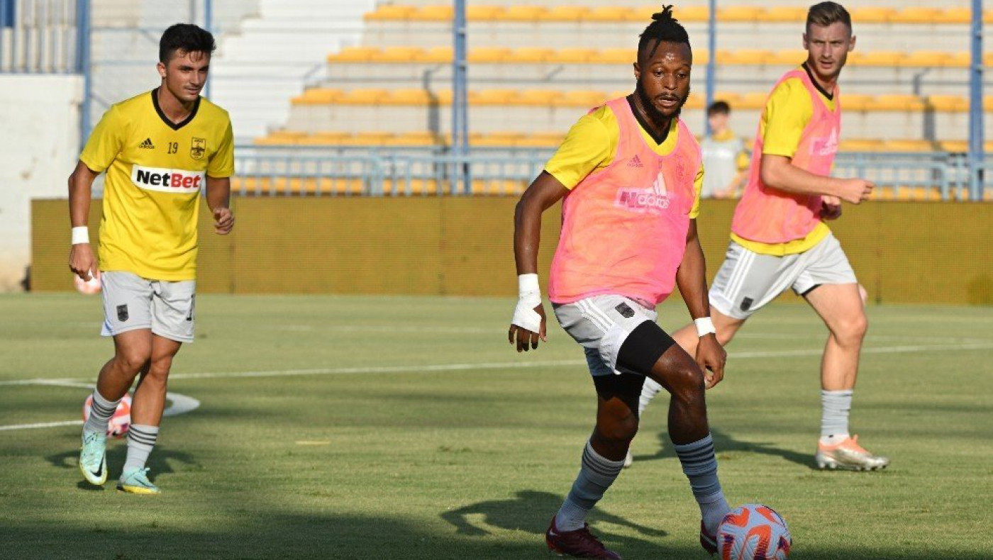 Απέφυγε τα χειρότερα ο Ντουκουρέ, ﻿στα πιτς για τρεις εβδομάδες