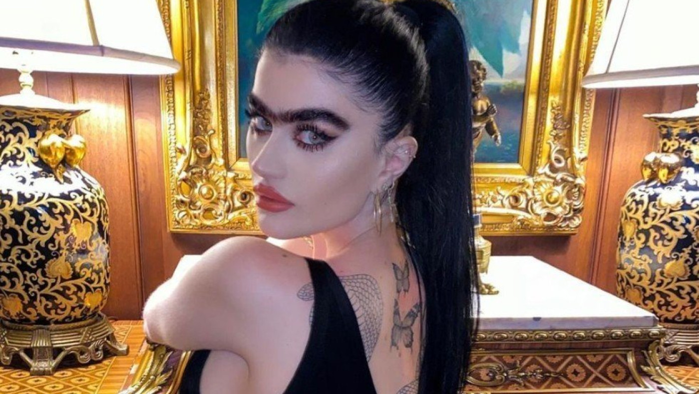 Η σέξι πόζα της Σοφίας Χατζηπαντελή