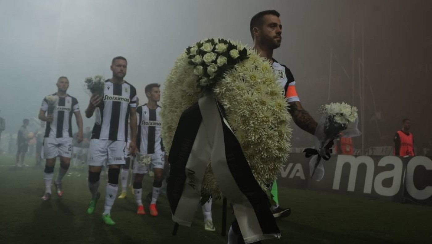 Οι ποδοσφαιριστές και η Τούμπα τίμησαν την μνήμη των αδικοχαμένων οπαδών του ΠΑΟΚ