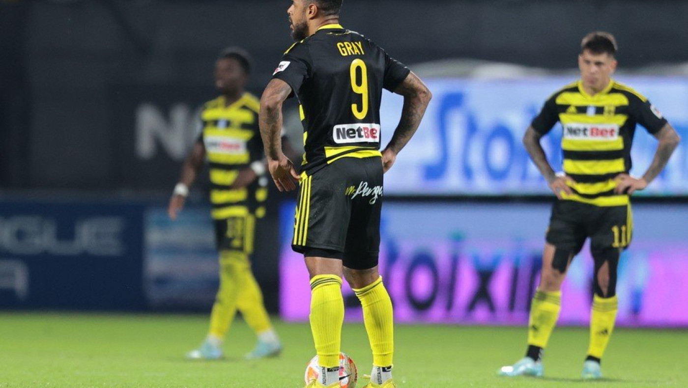 Μπερδεμένοι παίκτες του Άρη και Πάρντιου, τραγικά λάθη και ήττα με κάτω τα χέρια από ΑΕΚ