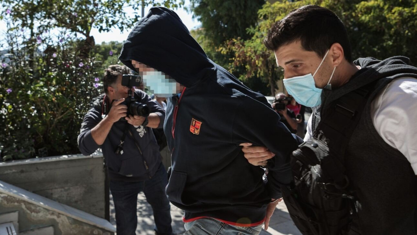 Κολωνός: Ο εισαγγελέας παραπέμπει σε δίκη 18 νέους κατηγορούμενους για τη σεξουαλική κακοποίηση της 12χρονης