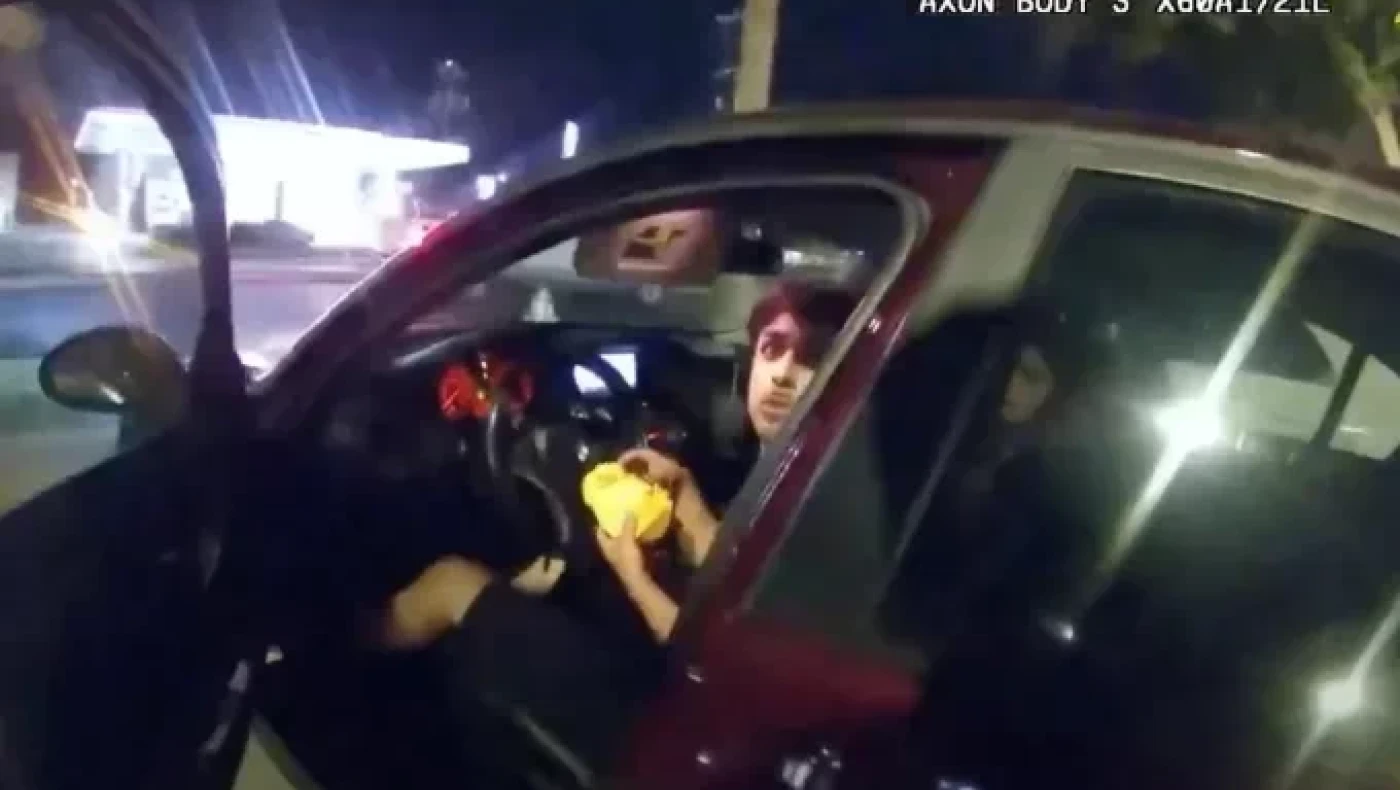 ΗΠΑ: Αστυνομικός πυροβόλησε νεαρό την ώρα που έτρωγε στο αυτοκίνητο του