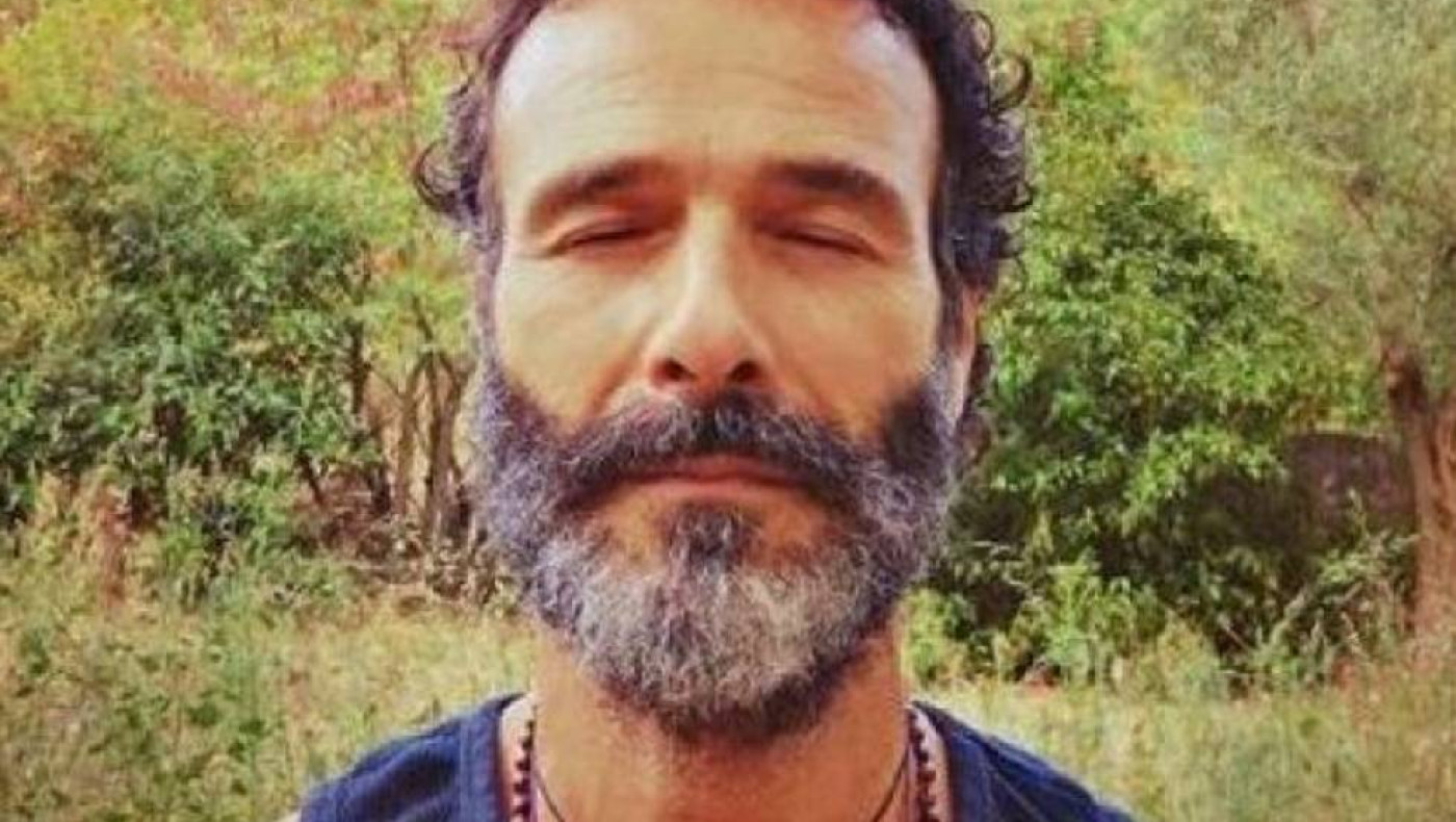 Θανάσης Ευθυμιάδης: Περπάτησε πάνω σε γυαλιά κατά την διάρκεια της νέας του εκπομπής