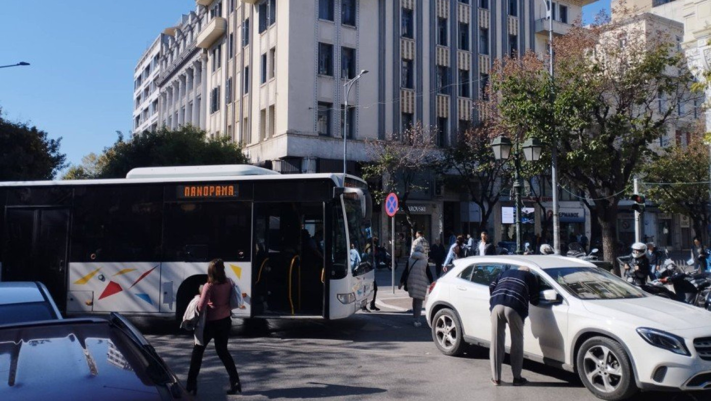 Θεσσαλονίκη: Μπλόκο στην Τσιμισκή με Βενιζέλου εξαιτίας ασυνείδητου οδηγού