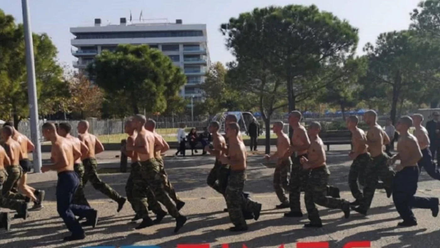 Θεσσαλονίκη: OYKάδες έκαναν την πρωινή τους γυμναστική... ημίγυμνοι στην Παραλία