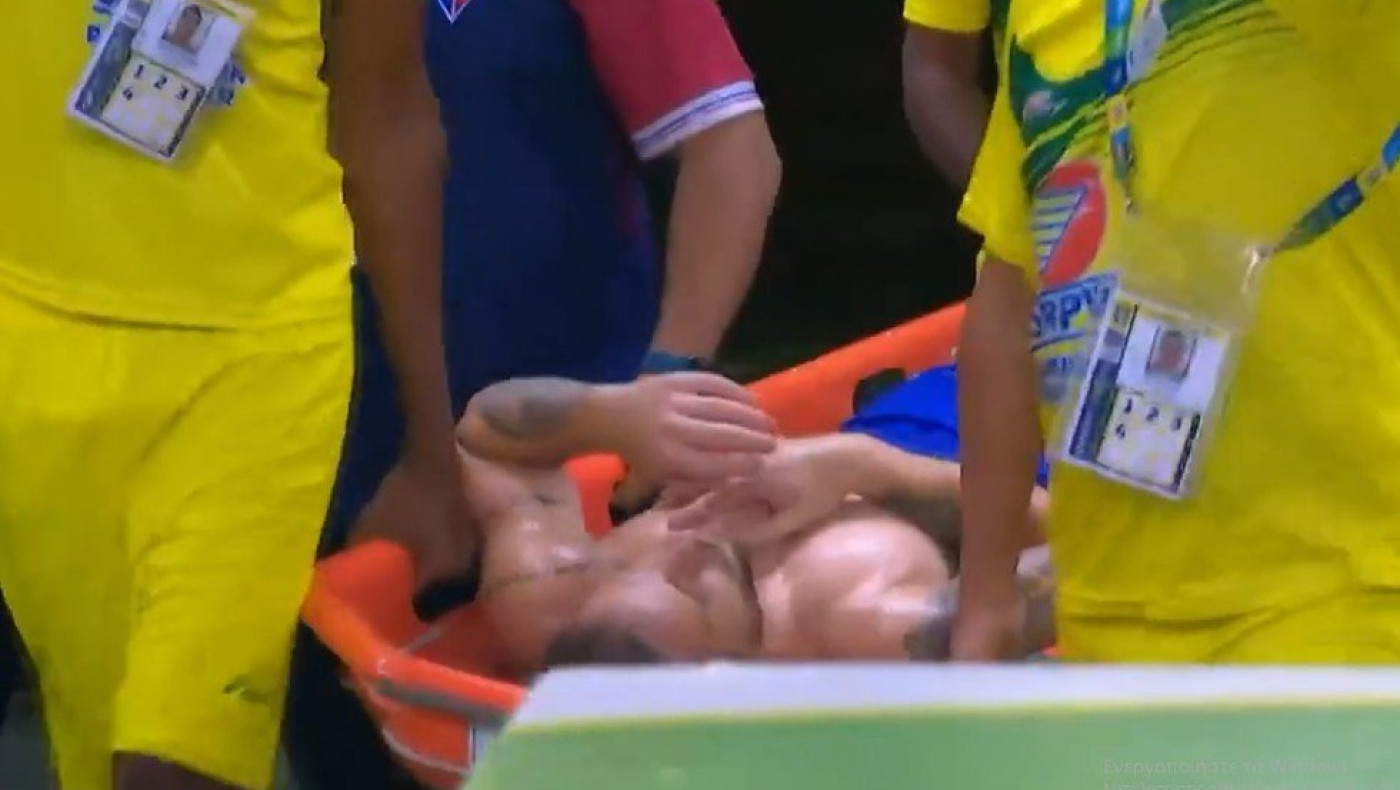 Σάσα: Αποχώρησε με φορείο σε ημιλιπόθυμη κατάσταση από αγώνα