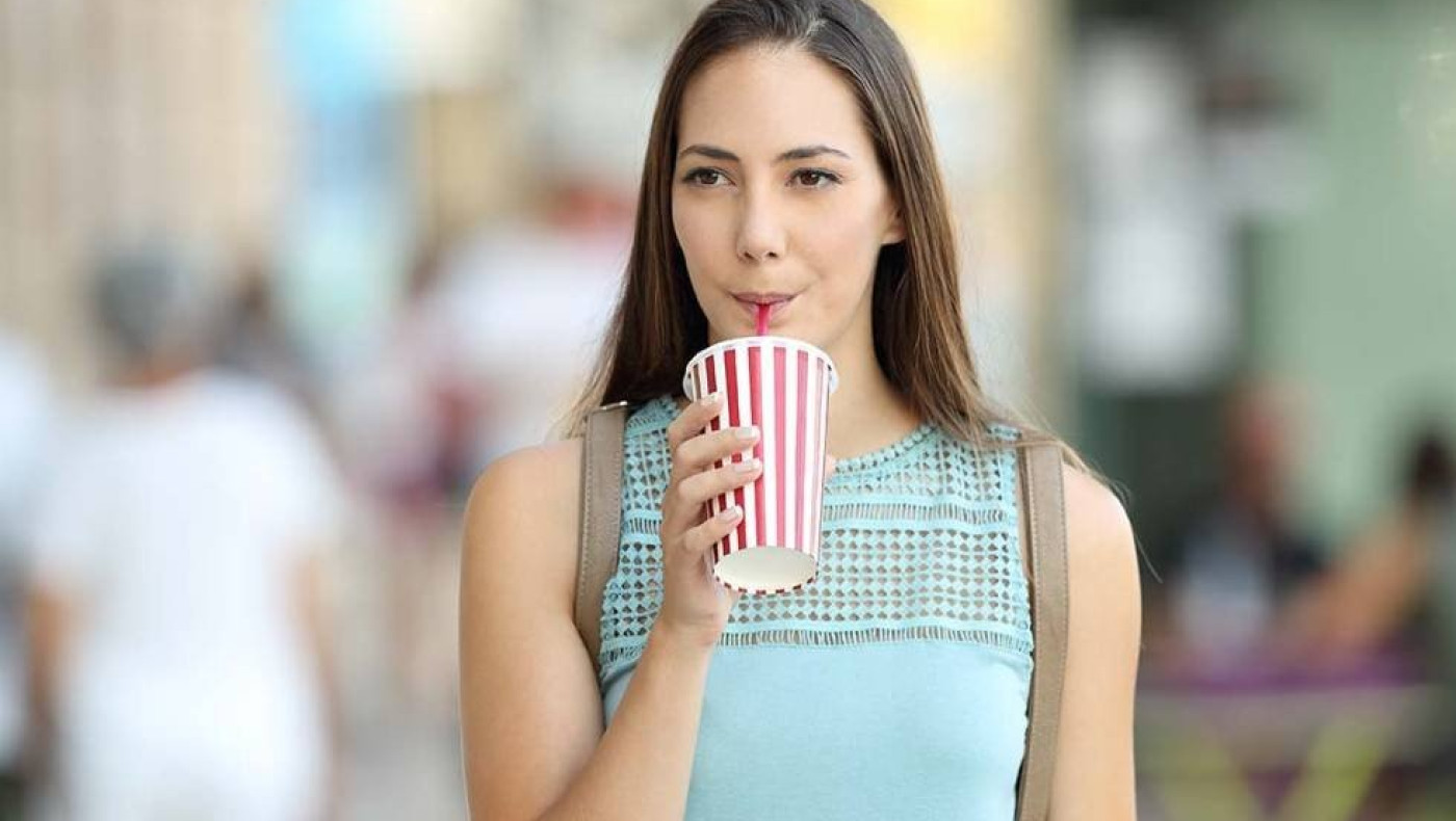 Τα ποτά που αυξάνουν κατά 53% τα τριγλυκερίδια και είναι απειλή για την καρδιά