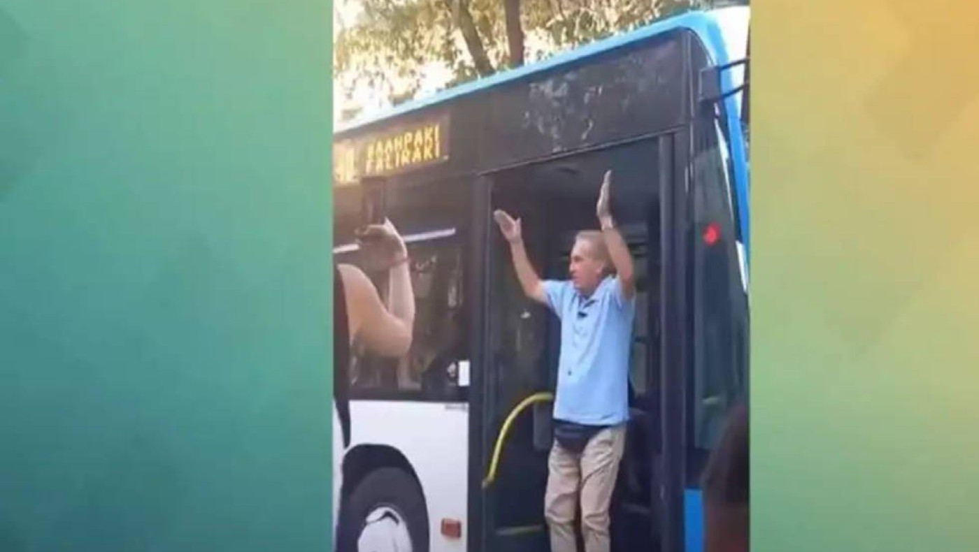 Viral: Οδηγός λεωφορείου στη Ρόδο άρχισε να χορεύει σε στάση