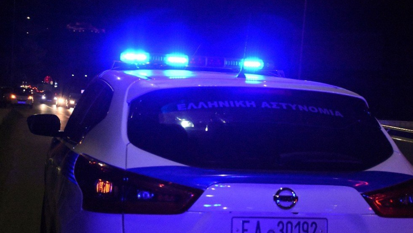 Θεσσαλονίκη: Κλέφτες τρέχουν να ξεφύγουν με το χρηματοκιβώτιο στην πλάτη