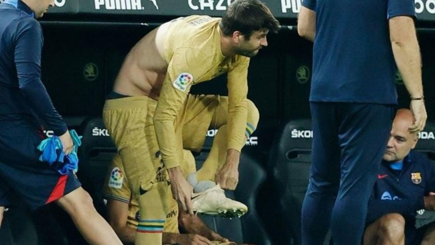 Έξαλλοι στην Μπαρτσελόνα με τον Πικέ: Με παντόφλες και χωρίς κάλτσες, ανέτοιμος να μπει αλλαγή