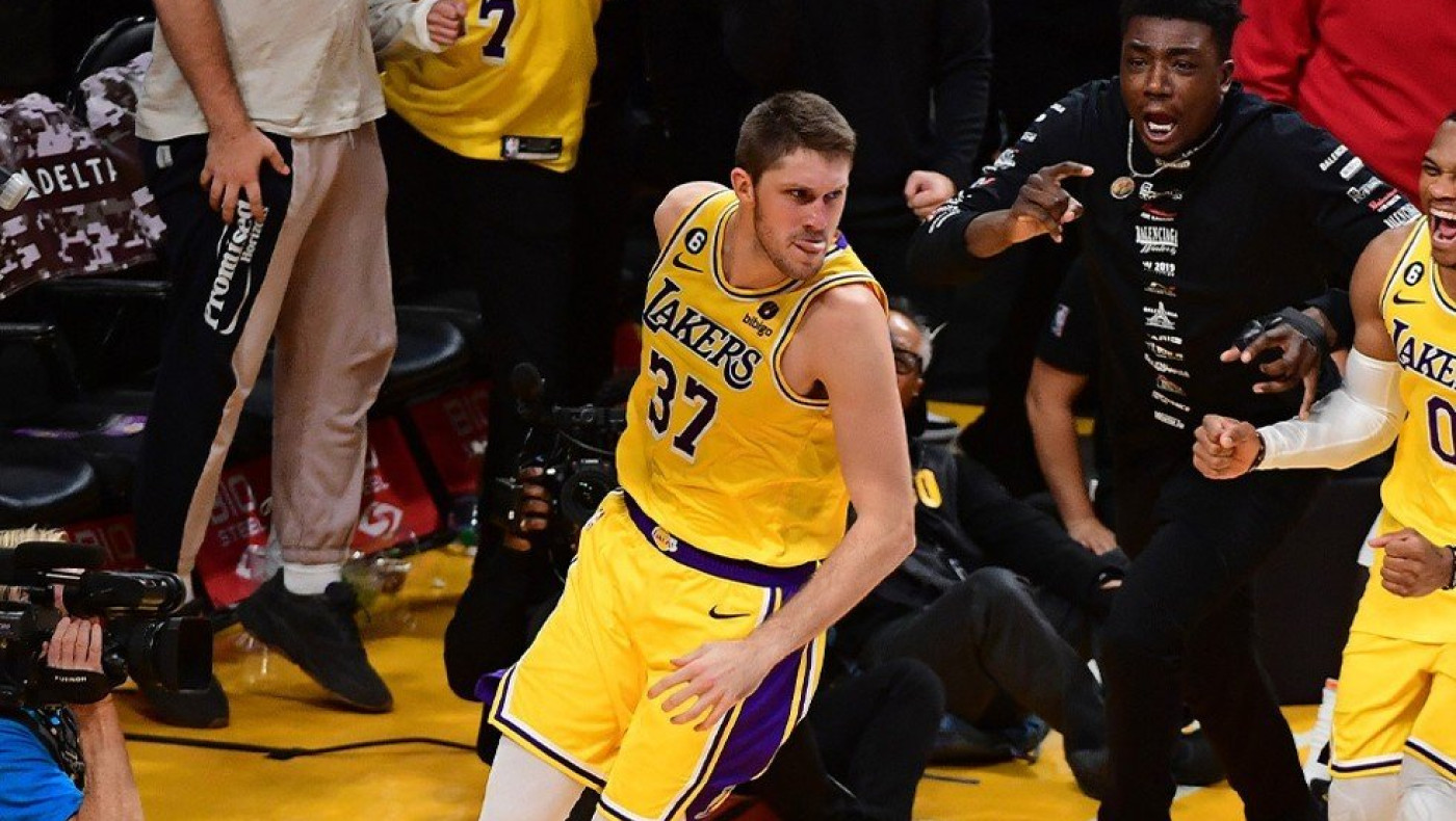 Από υπάλληλος σε νεκροταφείο, ήρωας για τους Λέικερς