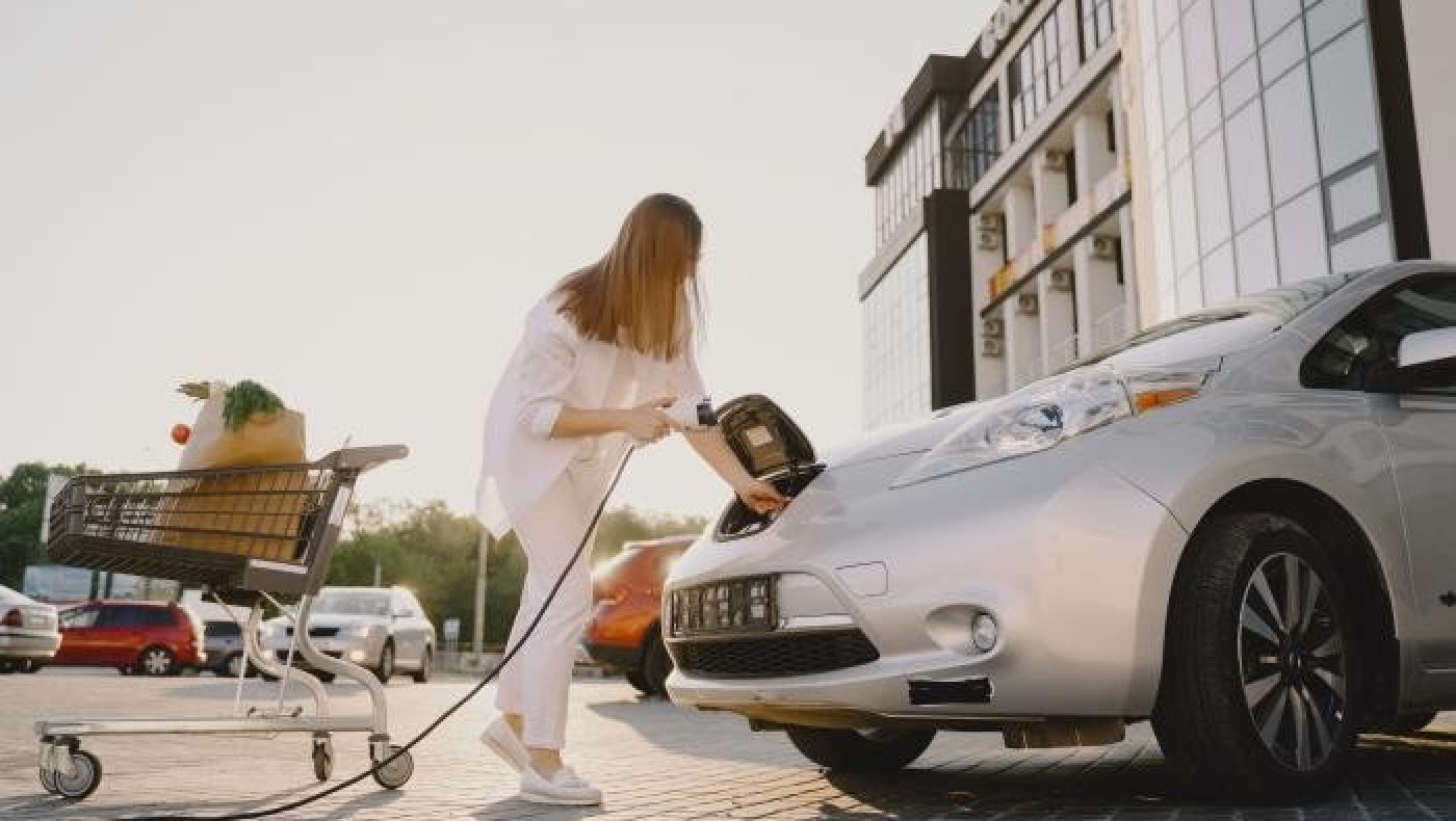 Αυτοκίνητο από σουπερμάκετ με 4 ευρώ/ημέρα