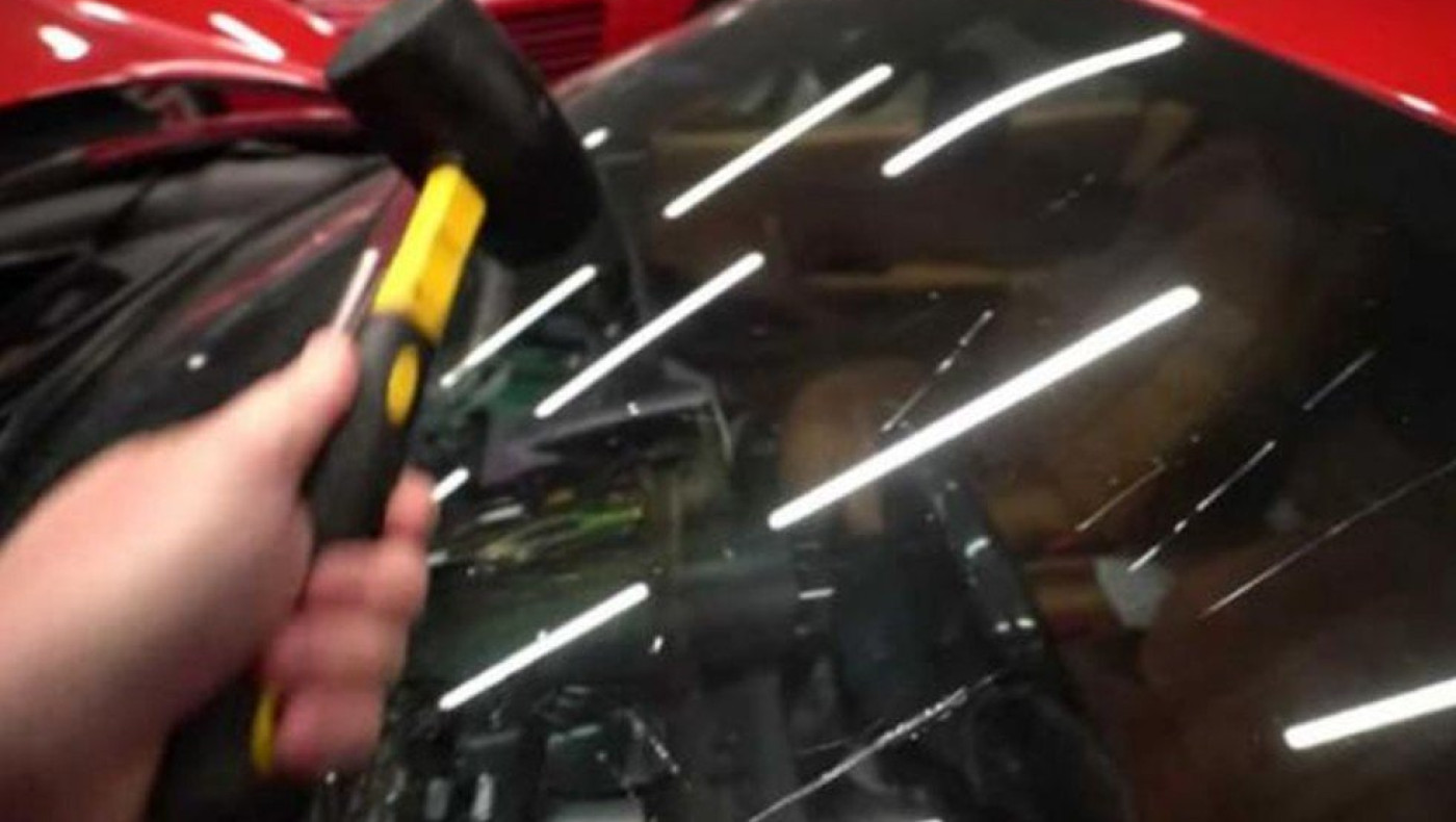 Πόσο εύκολα σπάει το παρμπρίζ ενός αυτοκινήτου;