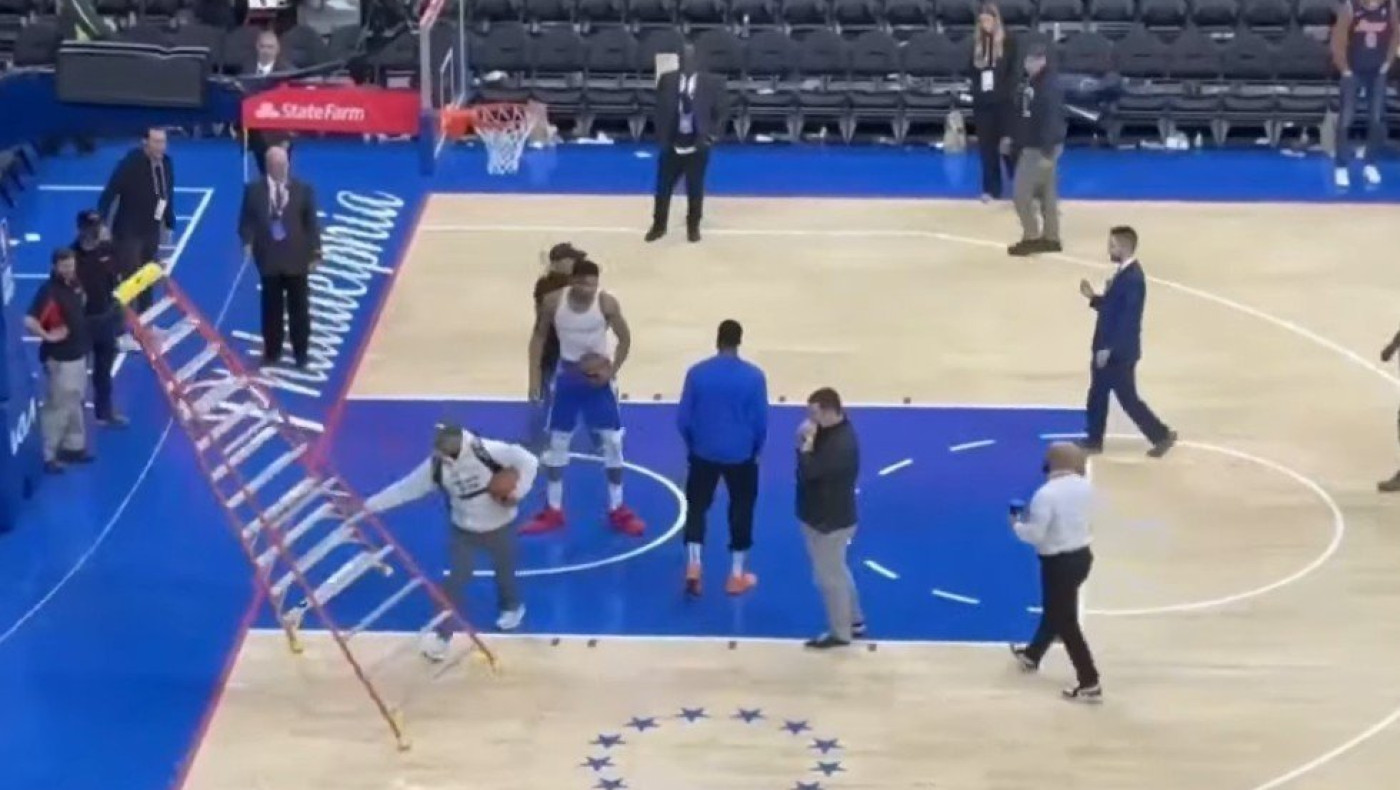 Ο Γιάννης θύμωσε με τον εαυτό του: Έριξε κάτω σκάλα και έμεινε στο γήπεδο για βολές μετά το ματς