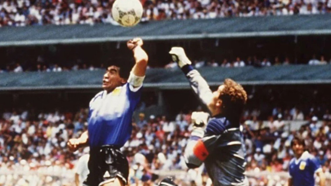 Μαραντόνα: Βγήκε σε δημοπρασία η μπάλα από το «χέρι του Θεού» - Η τιμή εκκίνησης