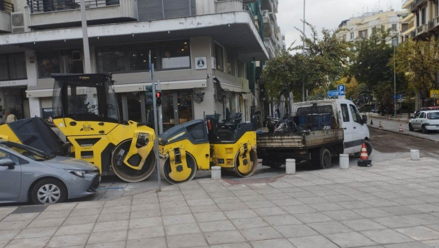 Έπιασαν δουλειά τα συνεργεία στην Παύλου Μελά - Δύσκολη η διέλευση
