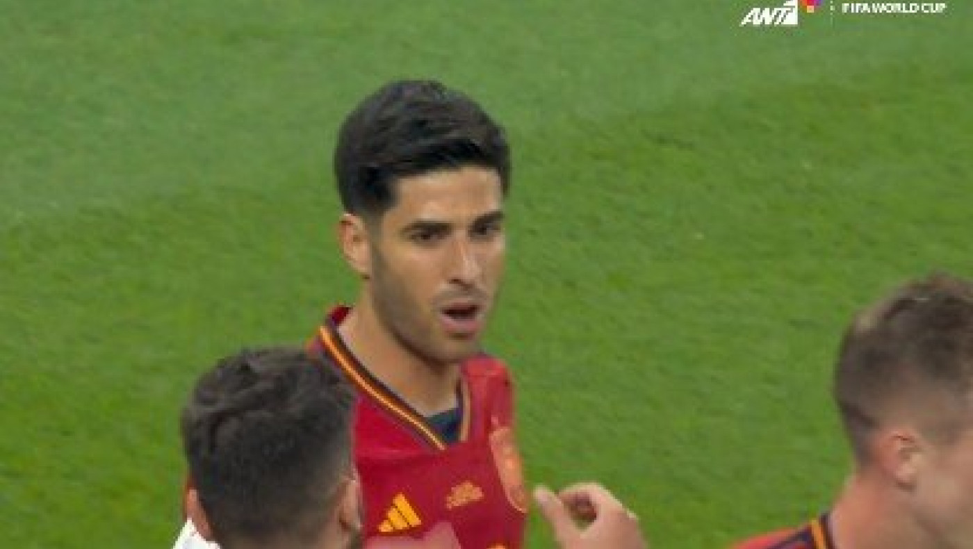 Σέντρα του Άλμπα, πλασέ στην κίνηση του Ασένσιο και 2-0 η Ισπανία