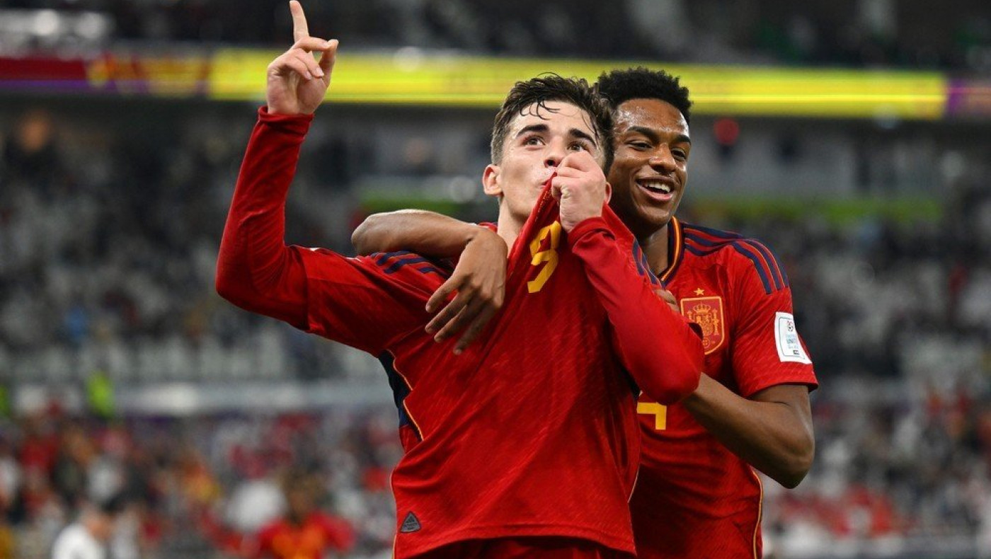 Απογευματινός περίπατος της Ισπανίας με επτάρα απέναντι στην Κόστα Ρίκα (vids)