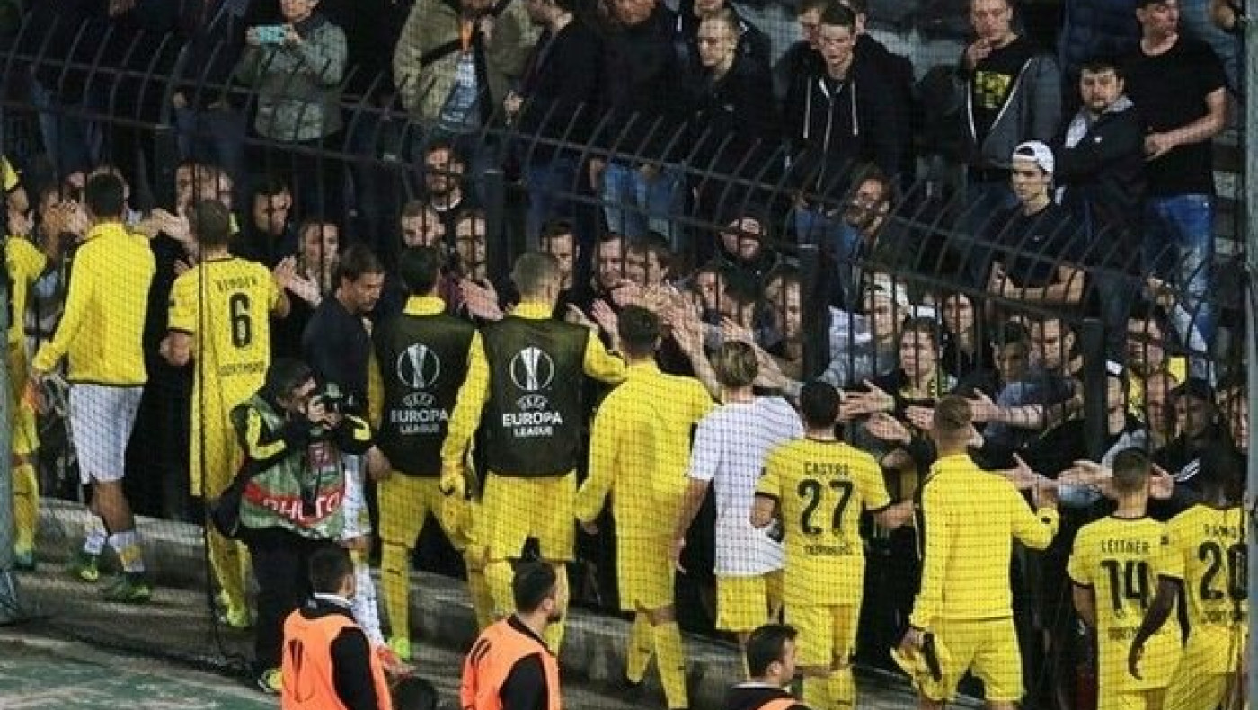 Δίπλα στους οπαδούς οι παίκτες της Ντόρτμουντ (pics)