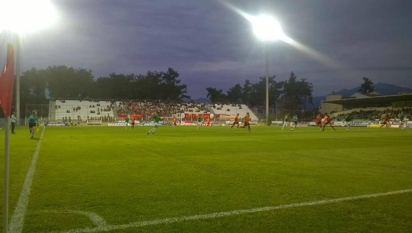 «Κατάληψη» και συνθήματα από τους φίλους της Γαλατά στην Κομοτηνή (pics/video)