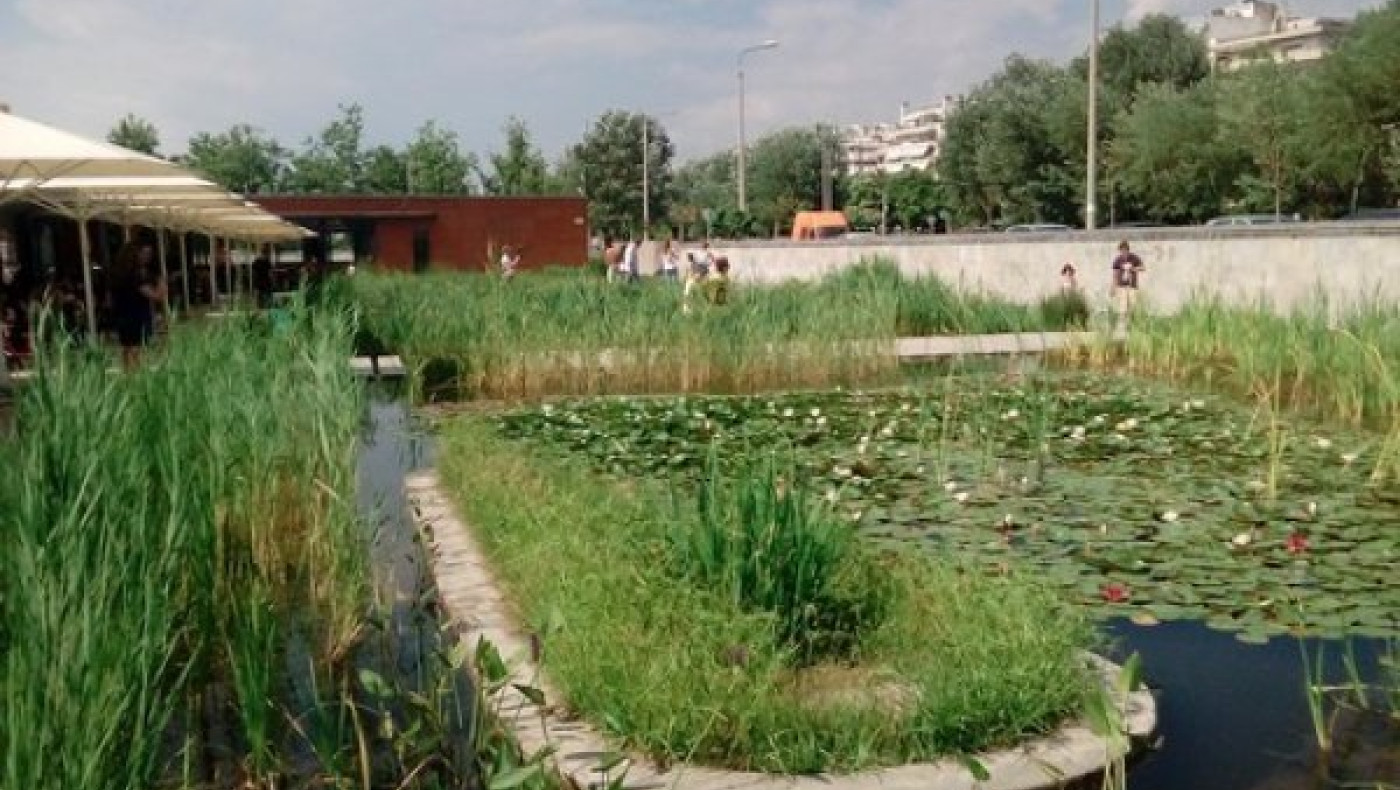 Θεσσαλονίκη: Ένα μεγάλο... τασάκι ο «κήπος του νερού» (ΦΩΤΟ)