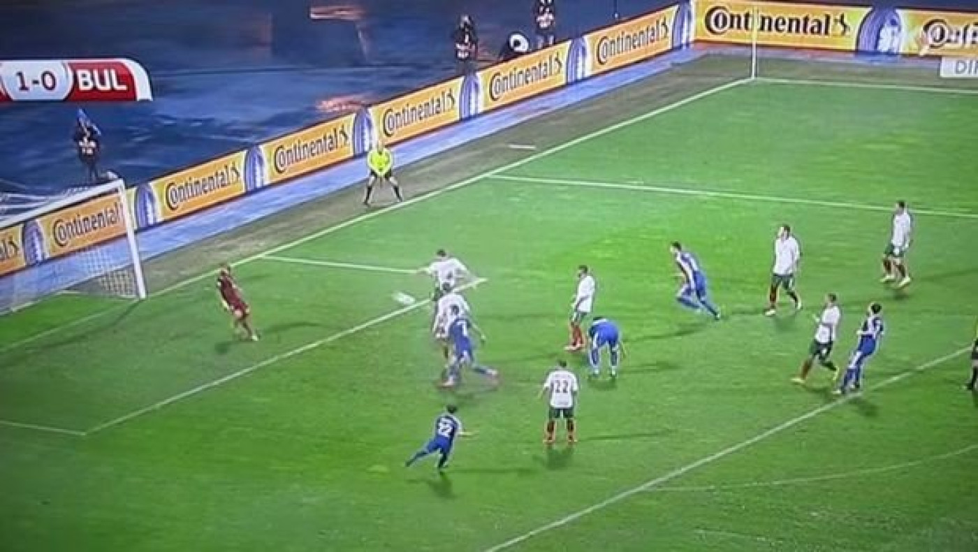 Παρά λίγο το αυτογκόλ της χρονιάς (video)