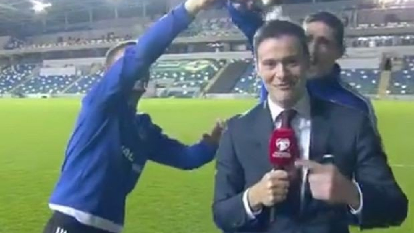 Λάφερτι εναντίον δημοσιογράφου! (Vid)