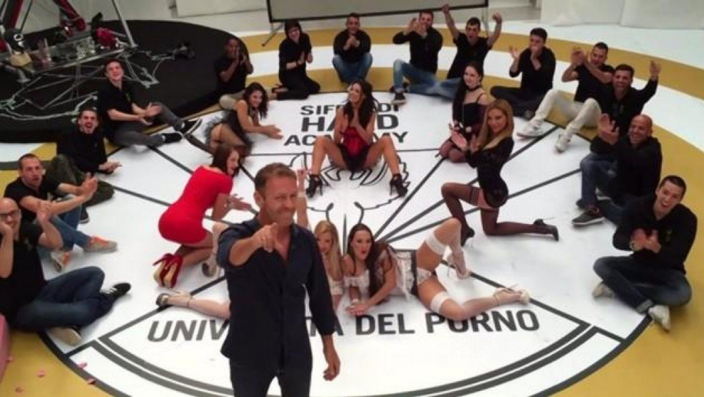 Εμαθε την «τέχνη» και... την διδάσκει (video)