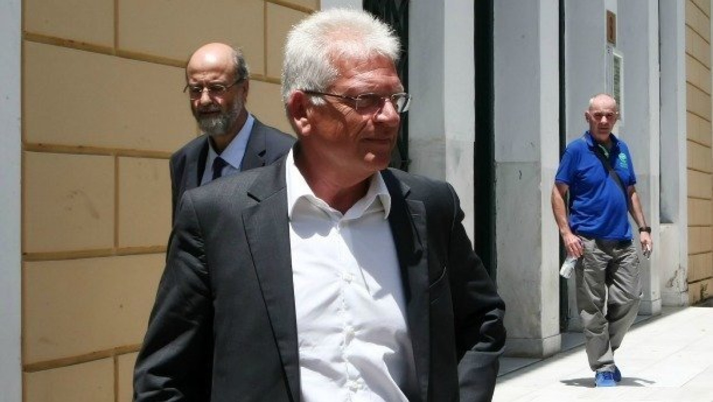 Απολογείται ο Σαρρής