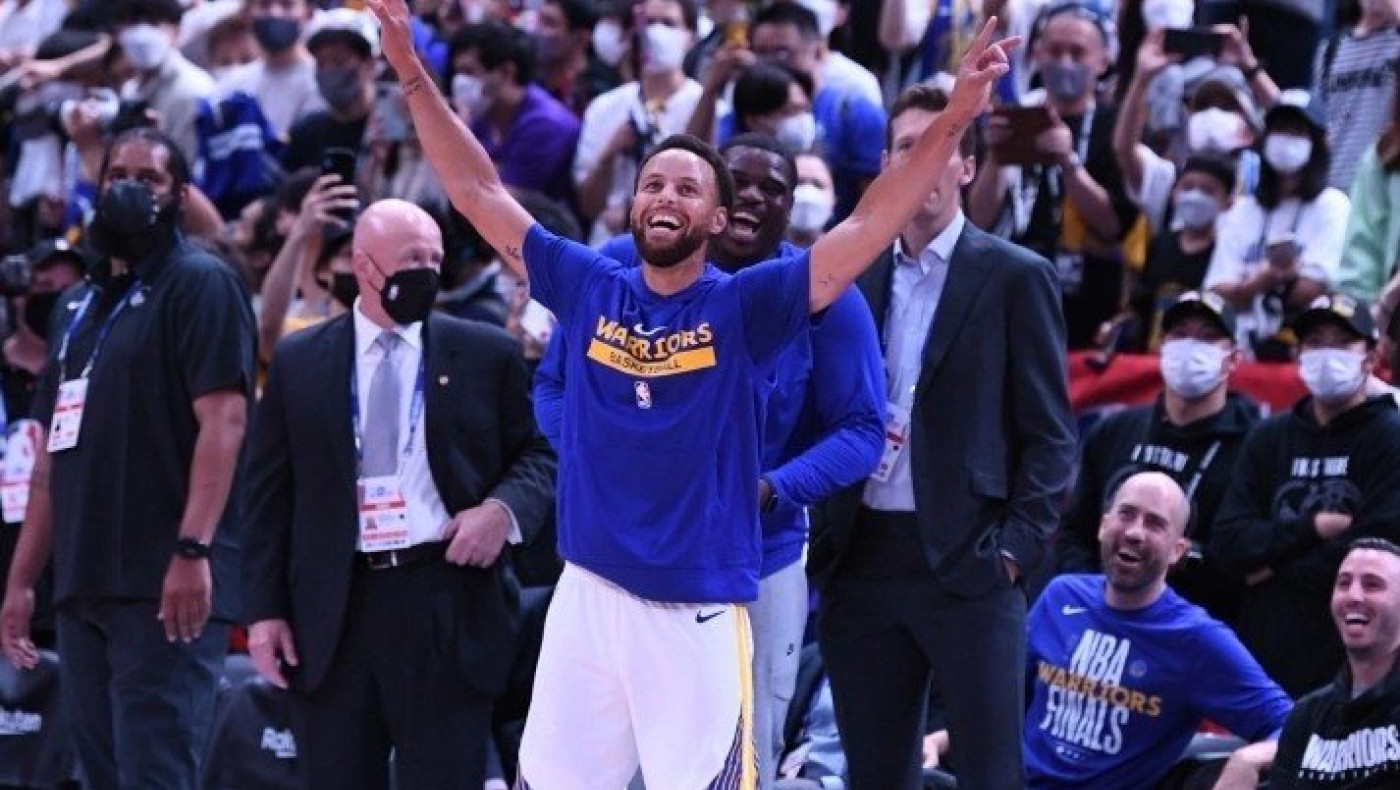 Στεφ Κάρι: Fake το βίντεο με τα πέντε σερί εύστοχα σουτ από τη μία άκρη στην άλλη