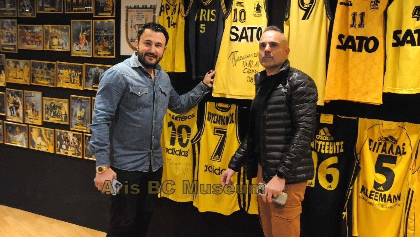 Άρης: Έκπληκτος έμεινε ο Θόδωρος Καρυπίδης από την τροπαιοθήκη του Μουσείου Μπάσκετ