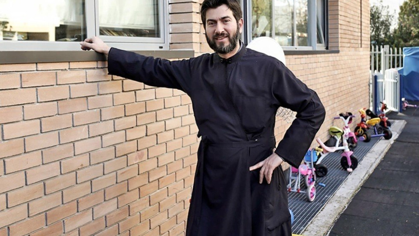 Κιβωτός του Κόσμου: Απαγορεύτηκε στον πατέρα Αντώνιο να πλησιάζει τις δομές