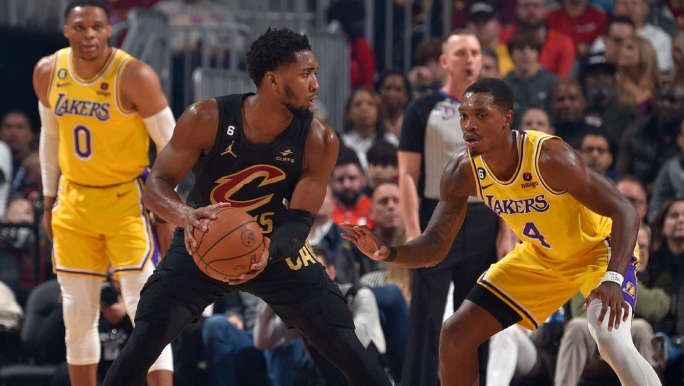 Ο Μίτσελ έκοψε τη φόρα των Λέικερς, παράσταση του Ντόνσιτς στο Ντένβερ