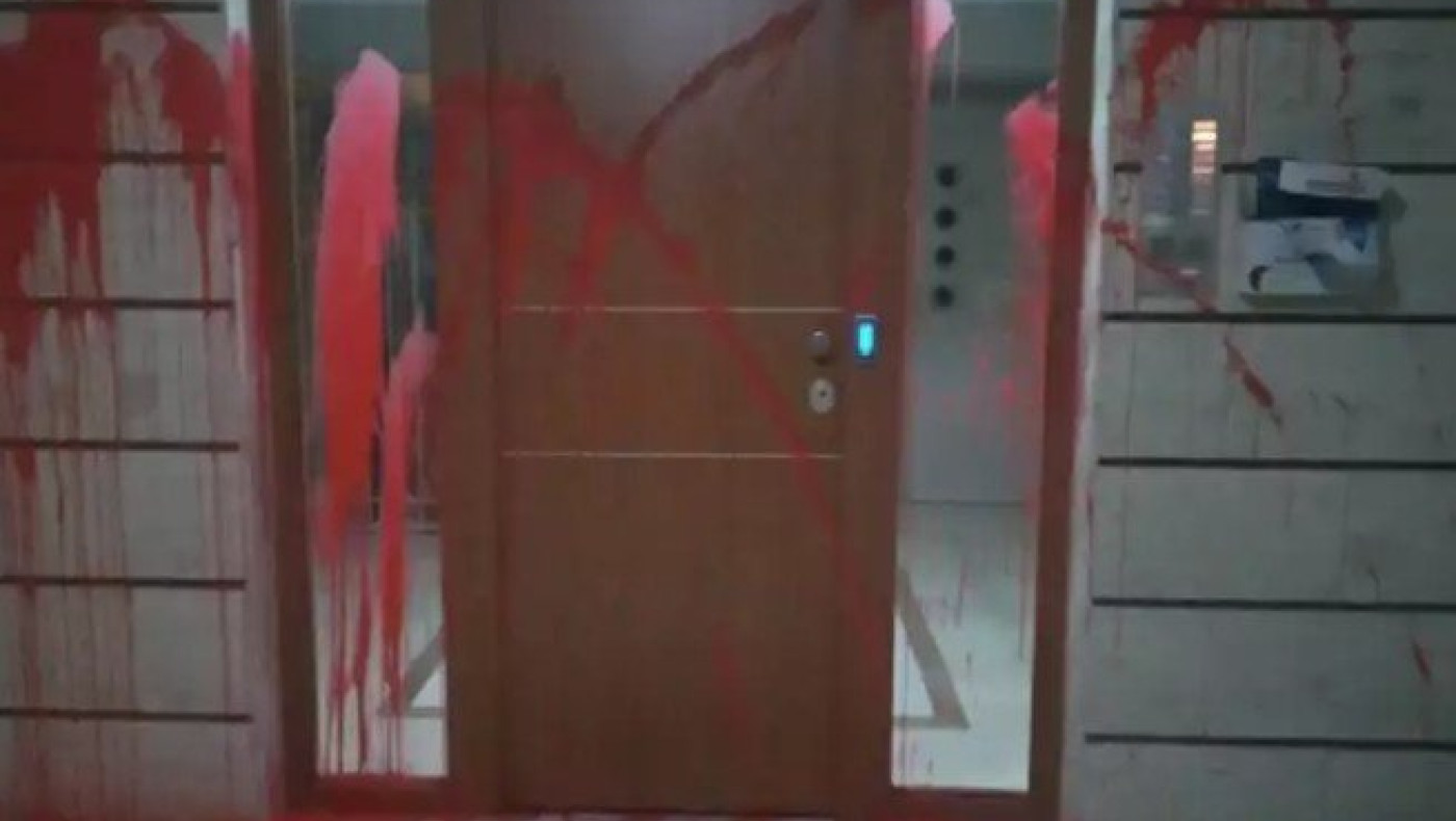 Θεσσαλονίκη: Μπογιές στο σπίτι του διοικητή του Ιπποκράτειου για τον 16χρονο