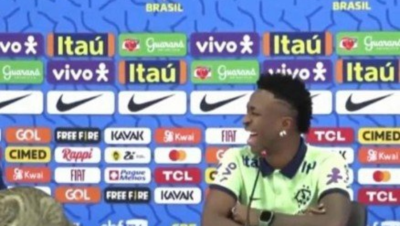 Στιγμές γέλιου: Γάτα μπήκε στη συνέντευξη Τύπου του Βινίσιους! (vid)