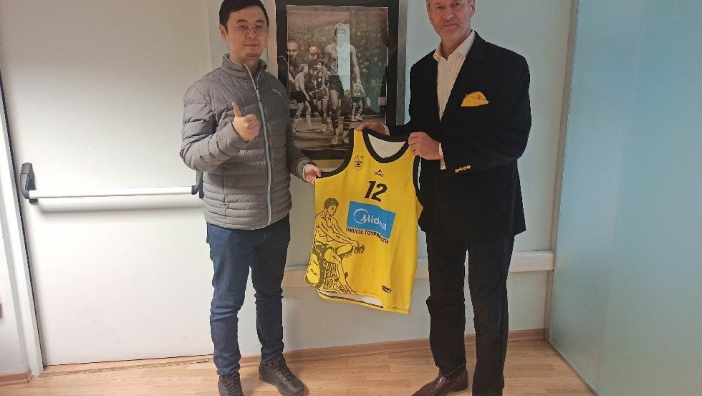 Επίτιμος καλεσμένος στη ΚΑΕ Άρης: Τους επισκέφθηκε το μέλος της MIDEA, Arry Liu