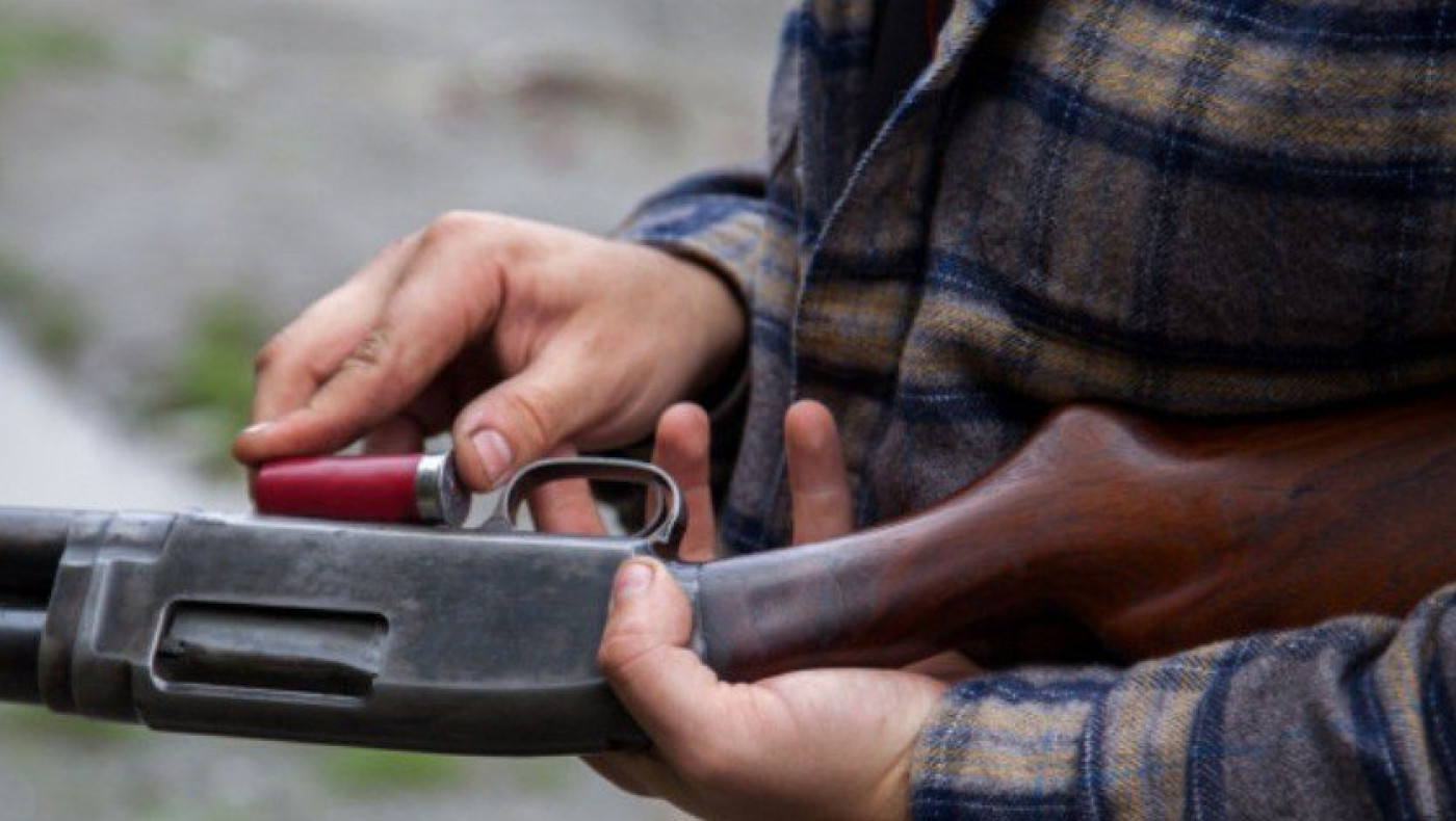 Πατέρας έβγαλε καραμπίνα σε συμμαθητές του γιού του επειδή τον κορόιδευαν