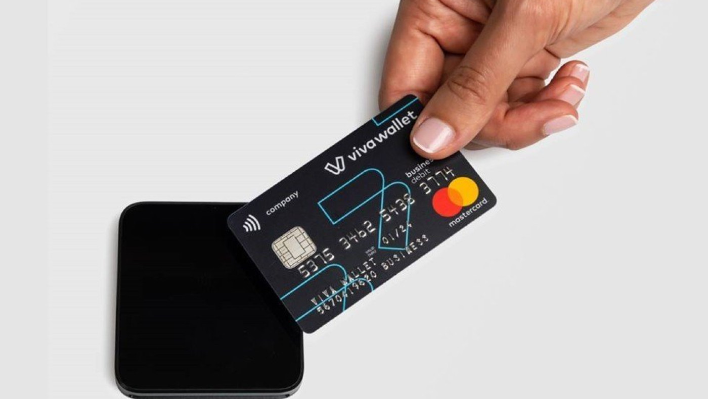 Στα χέρια της JP Morgan η «μισή» Viva Wallet