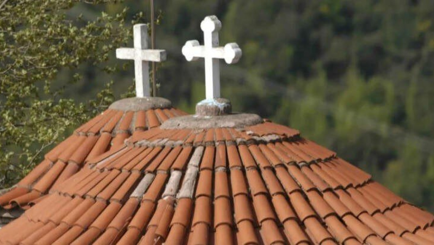 Μητροπολίτης από καρότσα τρακτέρ ευλόγησε τους πλημμυροπαθείς στα Τρίκαλα (Vid)