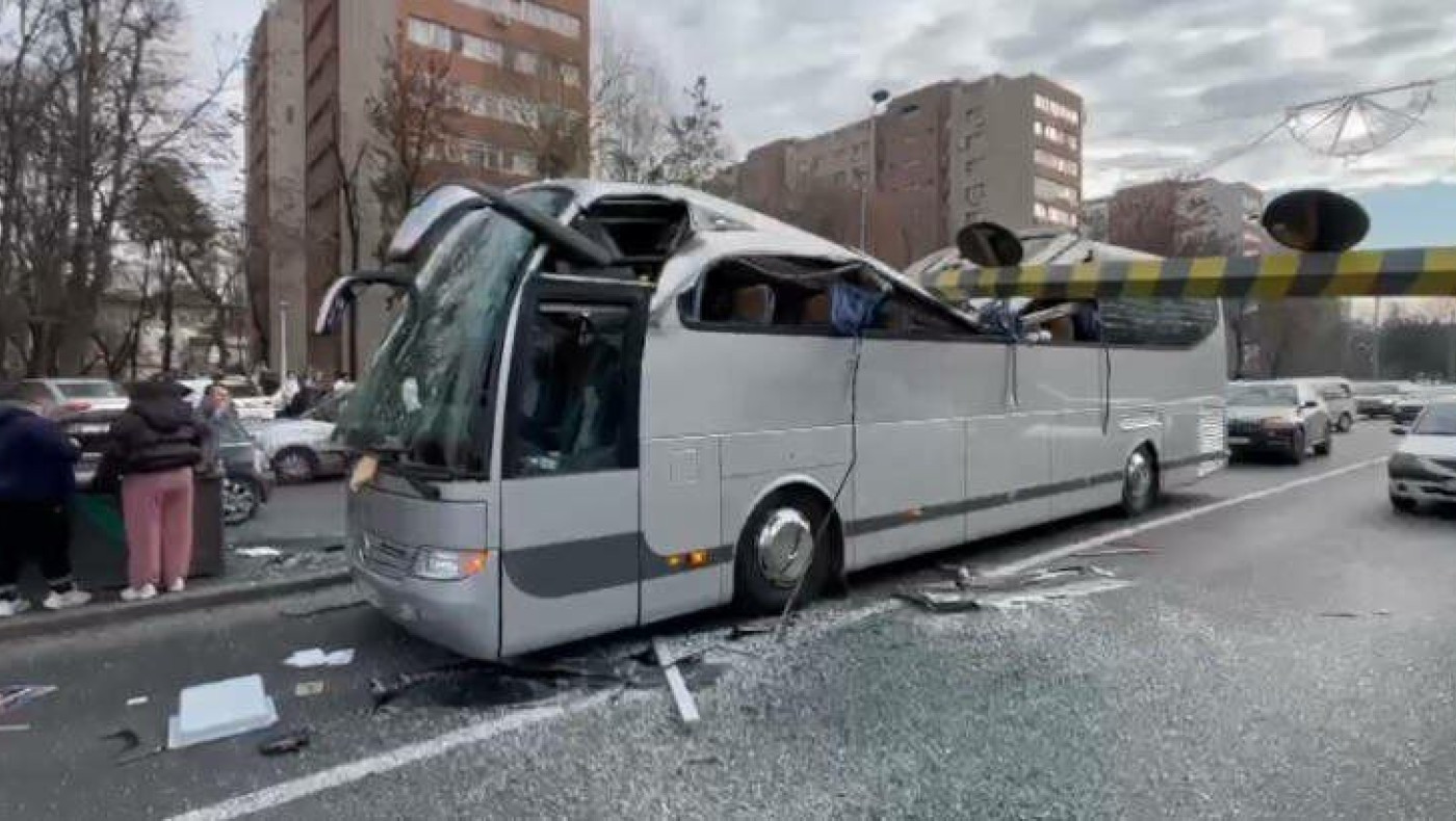 Βαρύ πένθος στη κηδεία του Έλληνα που σκοτώθηκε στο τροχαίο με το λεωφορείο στη Ρουμανία