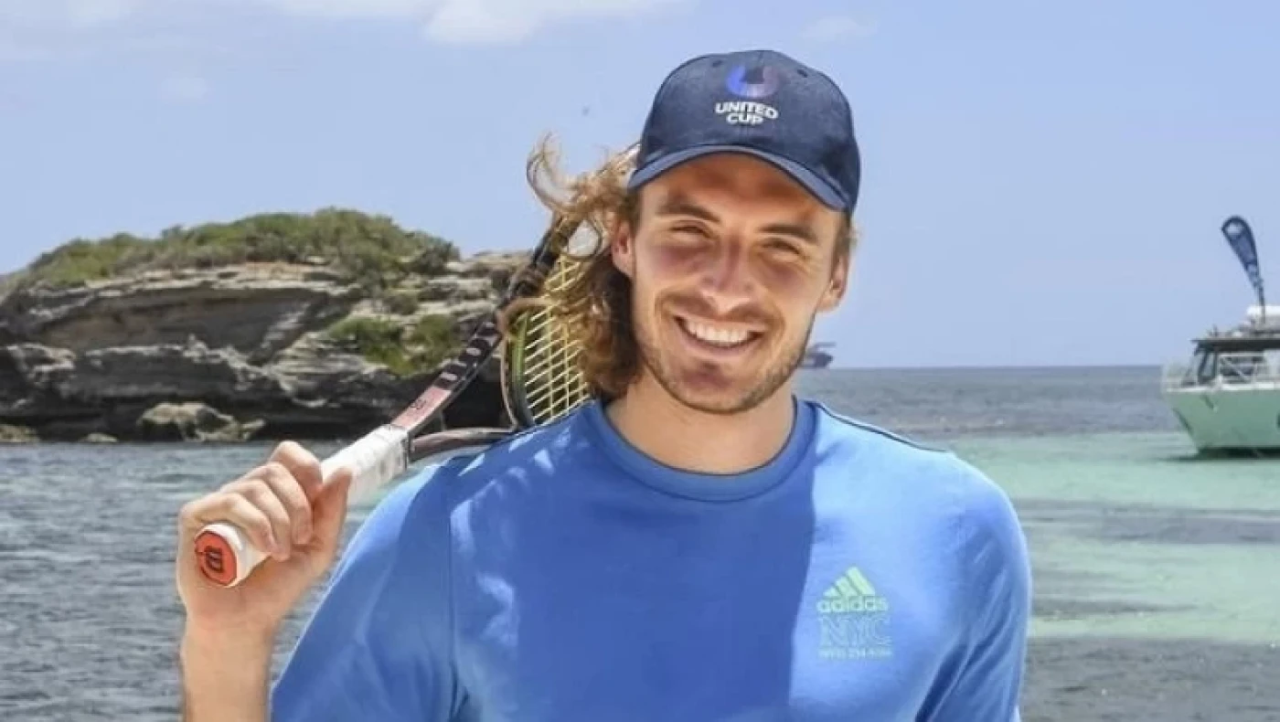 Η selfie του Τσιτσιπά με ένα... πόσουμ