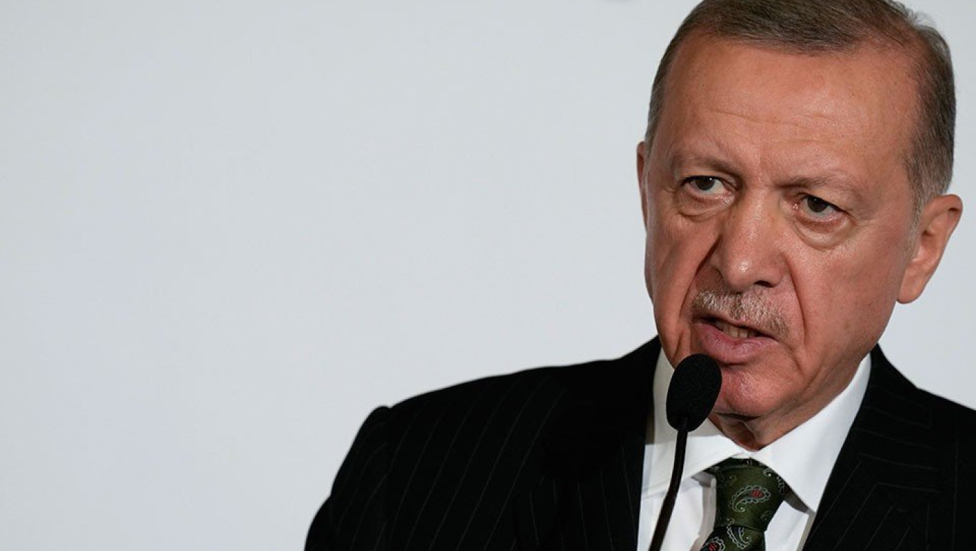 Κατακεραυνώνει Ερντογάν το Politico: Σέρνει τη χώρα του σε περιττό πόλεμο για να σώσει το τομάρι του