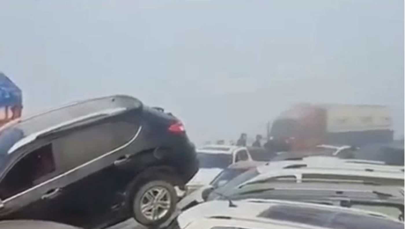 Απίστευτη καραμπόλα στην Κίνα: Περίπου 400 αμάξια συγκρούστηκαν σε γέφυρα λόγω ομίχλης