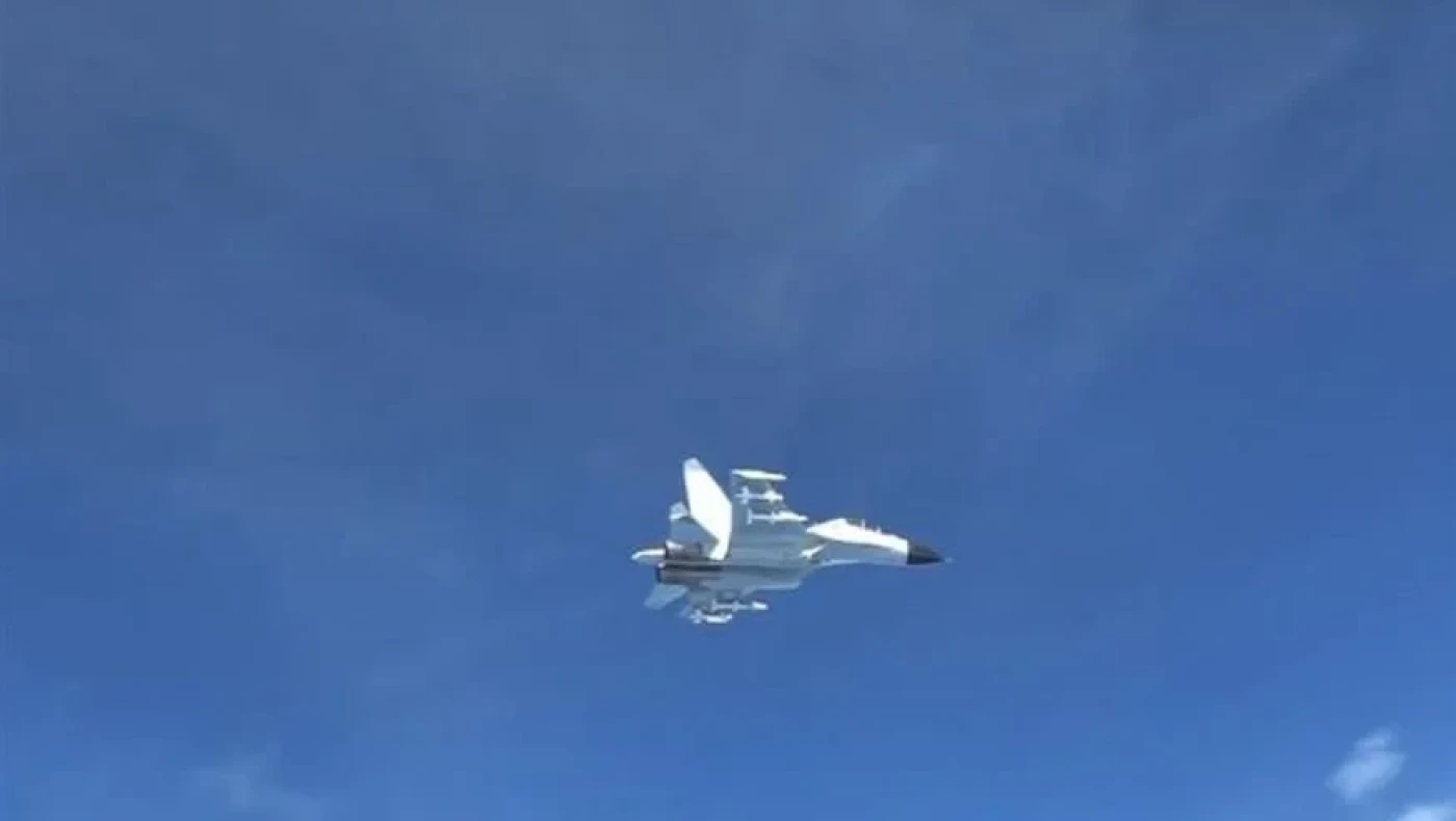 Τρομακτικά βίντεο από παρ’ ολίγο σύγκρουση κινεζικού και αμερικανικού μαχητικού – Πόσο κοντά βρισκόμαστε σε ολέθριο λάθος;