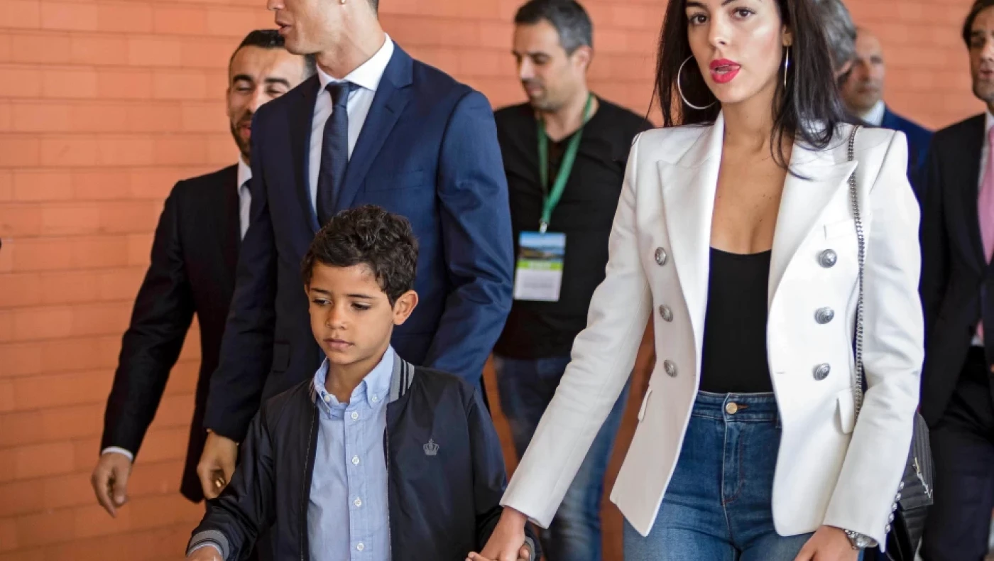 Επίθεση στη Χεορχίνα για το γιό του Ρονάλντο: «Δεν τον αφήνουν καν να γίνει αγόρι»