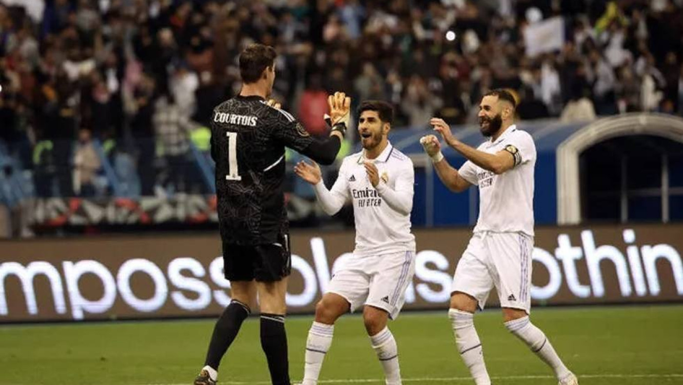 Ρεάλ Μαδρίτης - Βαλένθια: Με ήρωα τον Κουρτουά στο τελευταίο πέναλτι η «βασίλισσα» προκρίθηκε στον τελικό του Σούπερ Καπ